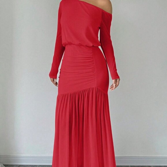 Red Elegant Women's Asymmetric Neck Pleated Long Sleeve maxi Dress - Picture 2 of 5